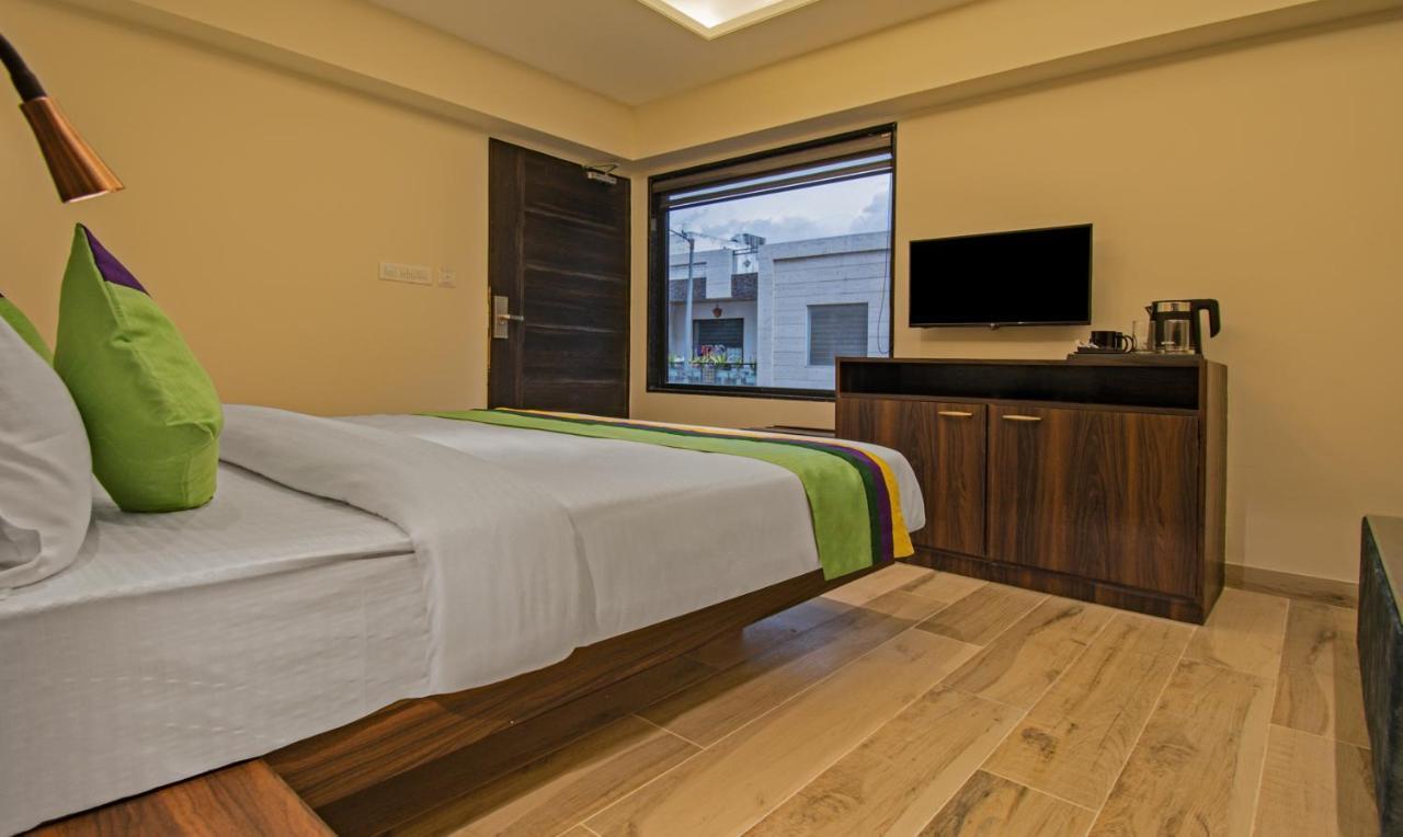 Treebo Pink City Grand Jaipur Bagian luar foto